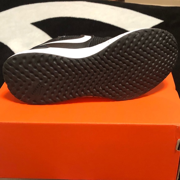 NIKE BOYS SHOES NWT - Picture 5 of 5